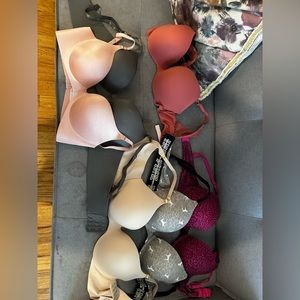 Lot of bras brands Victoria’s Secret, Maidenform and Sophie
